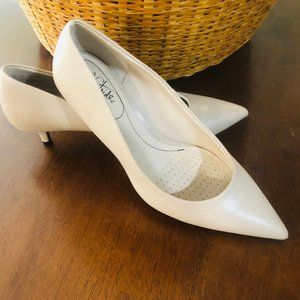 Pointed Toe Pumps, Heels, Bone, Nude, Beige, Taupe Life Stride Size 8